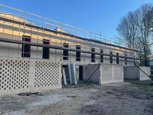 Stavaza achtergevel van nieuwbouw project bestaande uit 7 woningen te Brugge by Transparant Projects